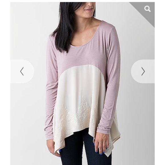 🔴TRADED🔴 BKE Boutique Embroidered Top💕 - Picture 1 of 5