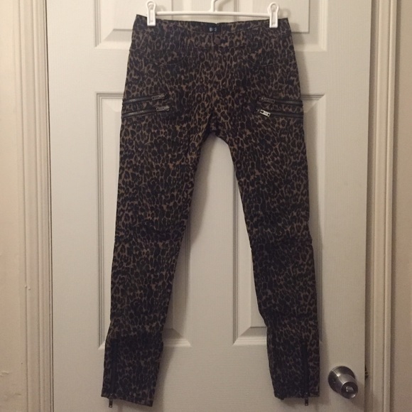 BDG zipper jean size 26W 29L