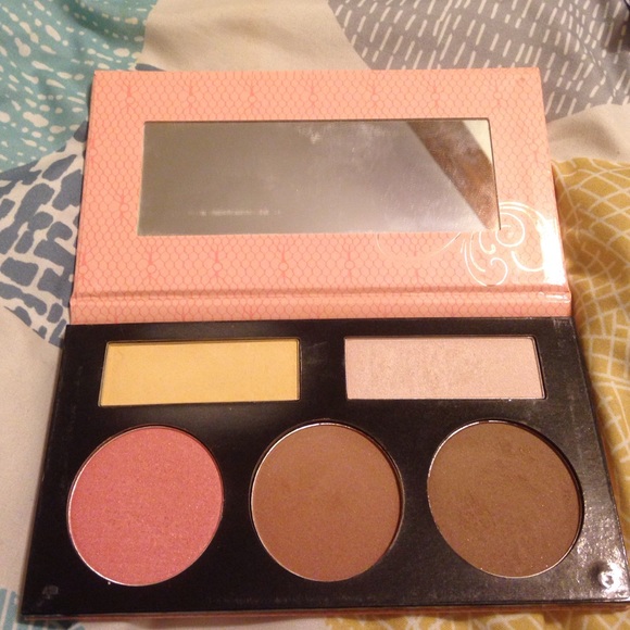 bh cosmetics forever nude sculpt and glow palette.