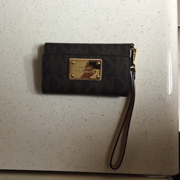 Michael Kors Accessories - Michael Kors phone wallet clutch