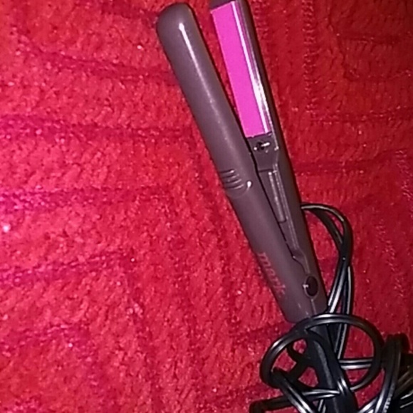 Mini hair straightner