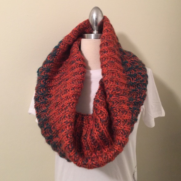 XL knit circle two tone scarf EUC
