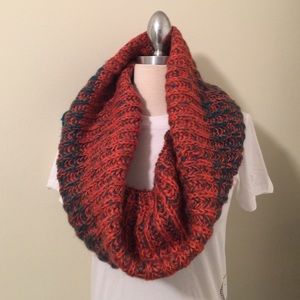 XL knit circle two tone scarf EUC