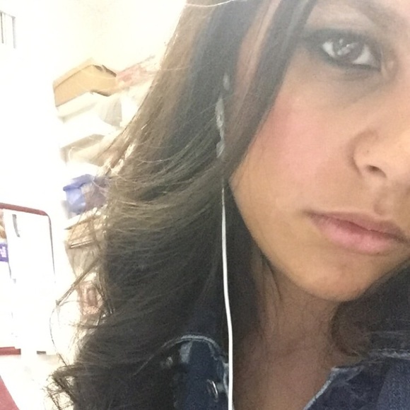 Meet your Posher, Alexis