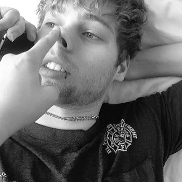 Meet your Posher, Jazmin - Picture 1 of 1