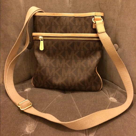 Michael Kors Handbags - Michael Kors Jet Set Large Crossbody Bag