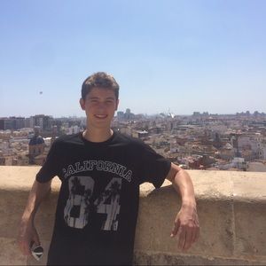 Meet your Posher, Louis