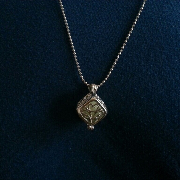 Sold. Magical Square glowing pendant with necklace - Picture 3 of 3