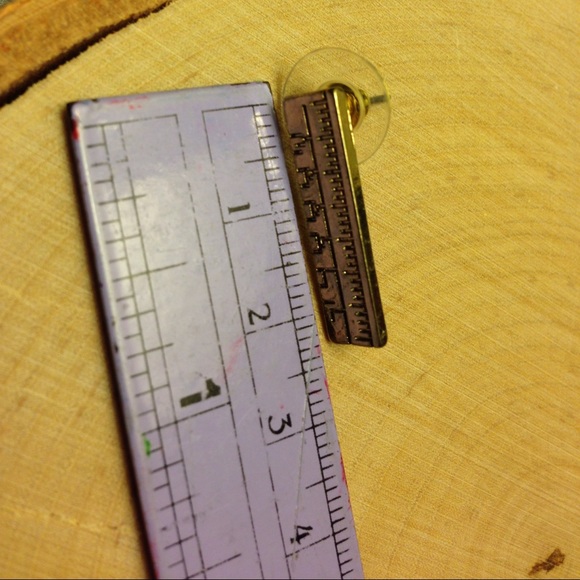 Ruler stud earrings - Picture 2 of 3
