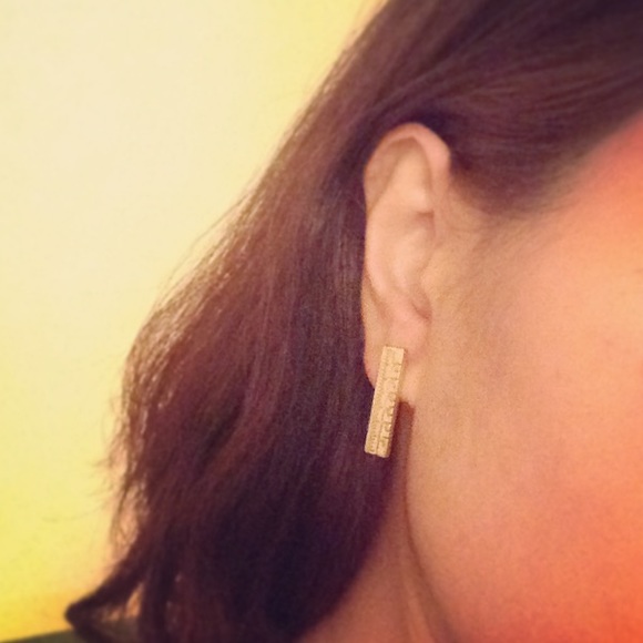 Ruler stud earrings - Picture 3 of 3