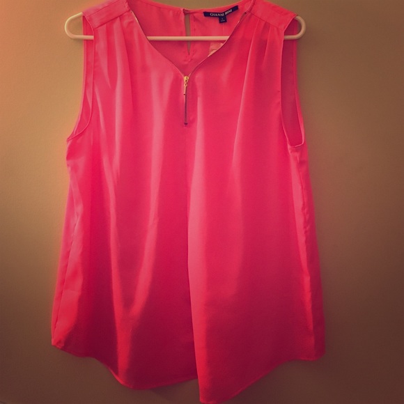 Sleeveless, flowy, front zip blouse.