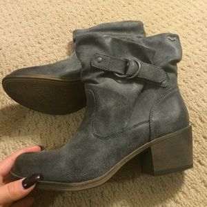 Charcoal Gray Roxy combat boots!