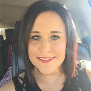 Meet your Posher, Becca