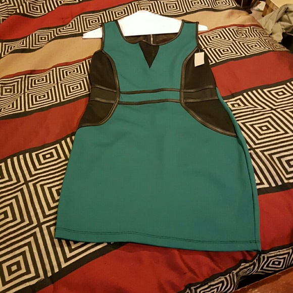 CUTE GREEN DRESS - Picture 1 of 3