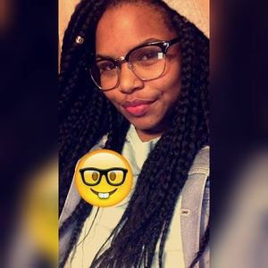 Meet your Posher, Makayla