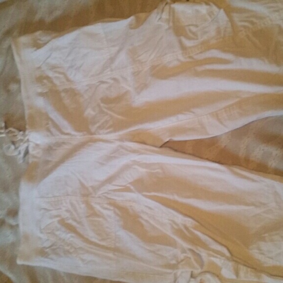 White Capri Cargo shorts *[SOLD]* - Picture 2 of 3