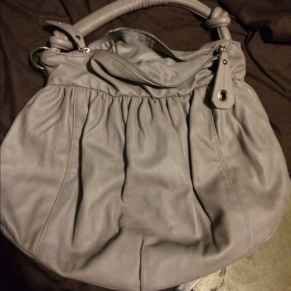 Gray hand bag by mark. (Avon)