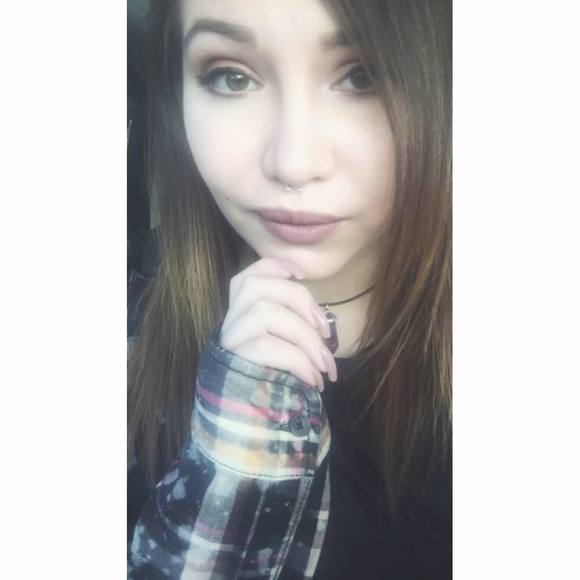 Meet your Posher, Crystal