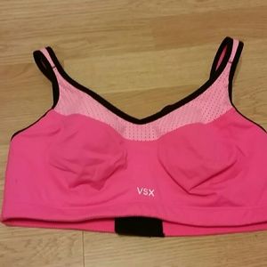 NWT VS SPORT BRA