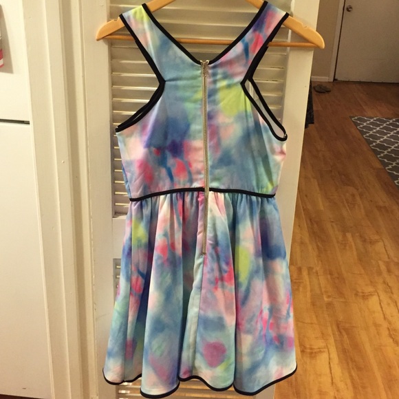 NWT! Paper hearts dress - neatest design😍 - Picture 2 of 4