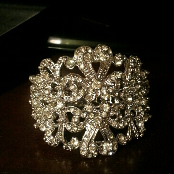 REDUCED! Costume bangle with crystals. Lovely! - Picture 1 of 3