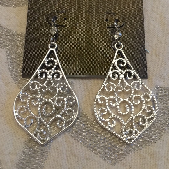 Beautiful chandelier earrings