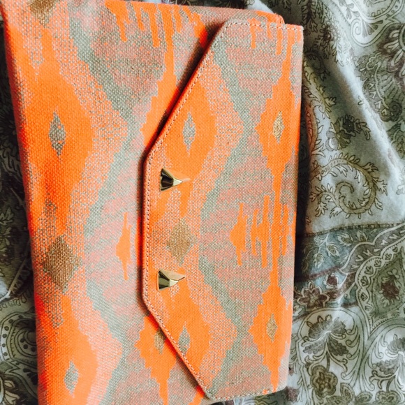 Stella and dot clutch