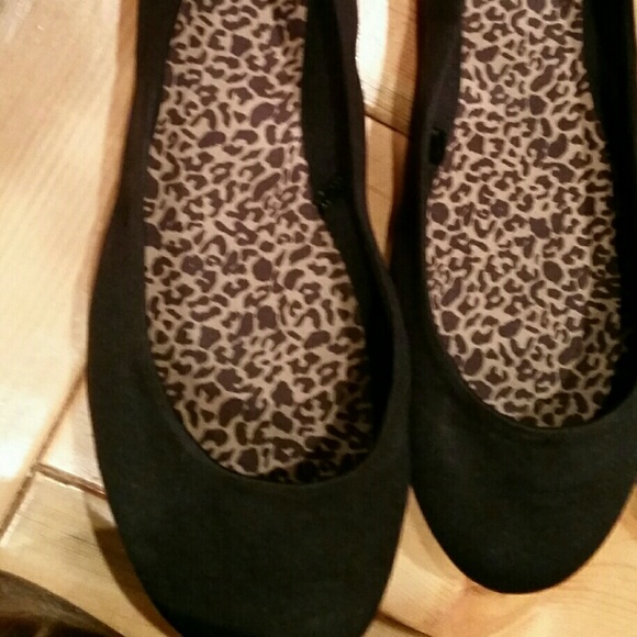 Size 10 flats $5..heels size 9.5 $40