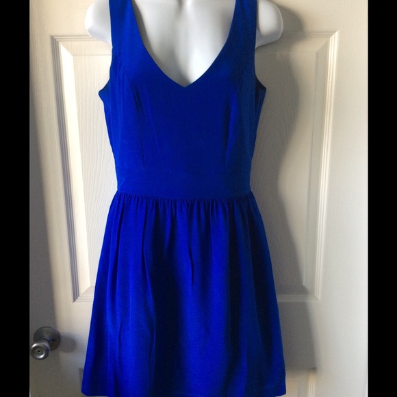 Beautiful blue dress by Jolie & Elizabeth - Picture 2 of 4