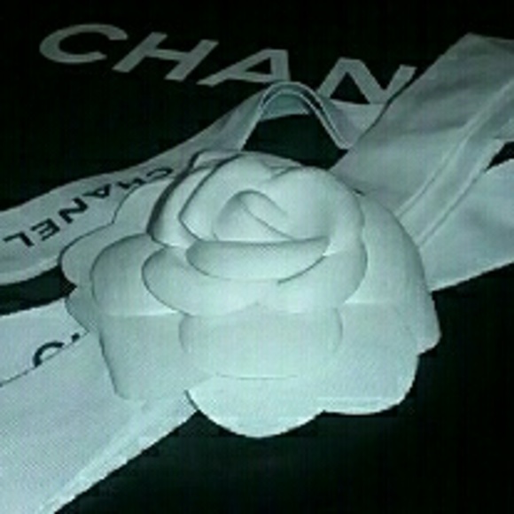 CHANEL flowers  (2) - Picture 2 of 2