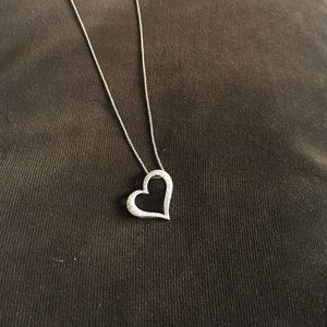 ❤️necklace in white gold (14k)w/pave diamonds