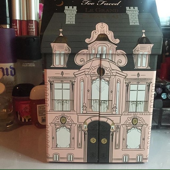 Too faced le grand chateau