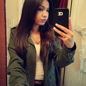 Meet your Posher, Idalia