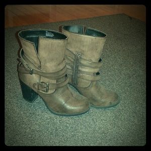 NEW LOW PRICE!! Crown Vintage Boots