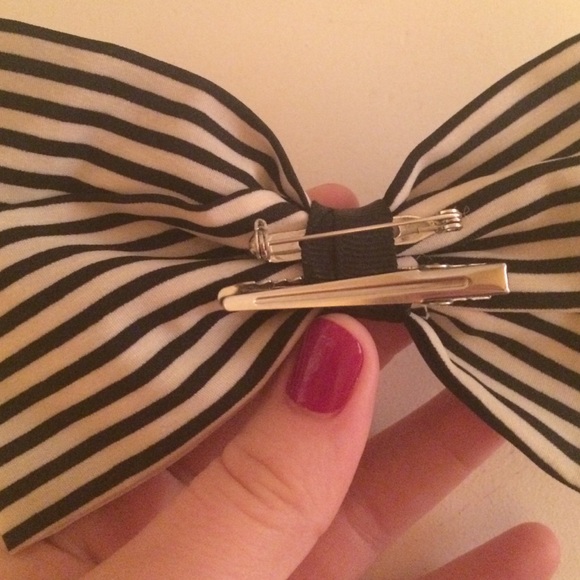 Black and white bow clip - Picture 2 of 2