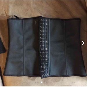 Waist trainer.