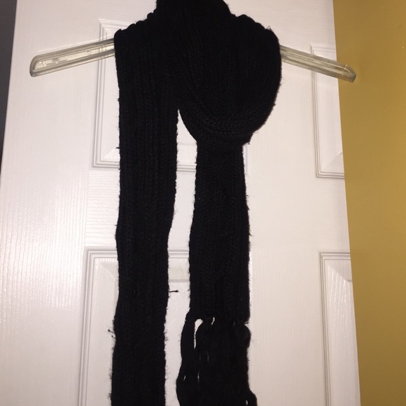 Black knit scarf