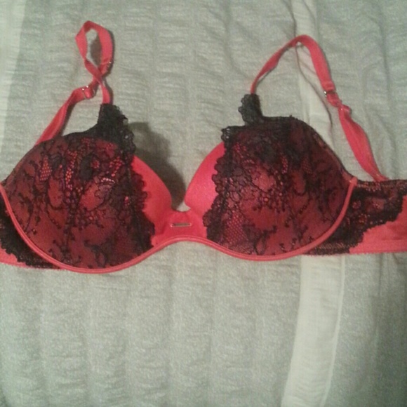LAST CHANCE! LIKE NEW!! Victoria's Secret Bra