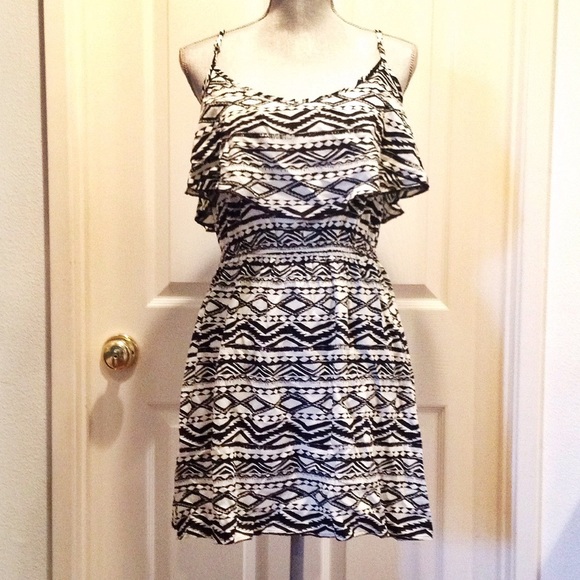 Mudd Dresses & Skirts - Black and White Aztec Print Dress