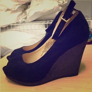 Black and gold suede wedges