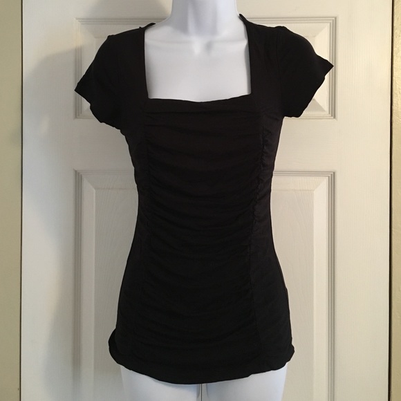 ❌SOLD❌Black rouged tee