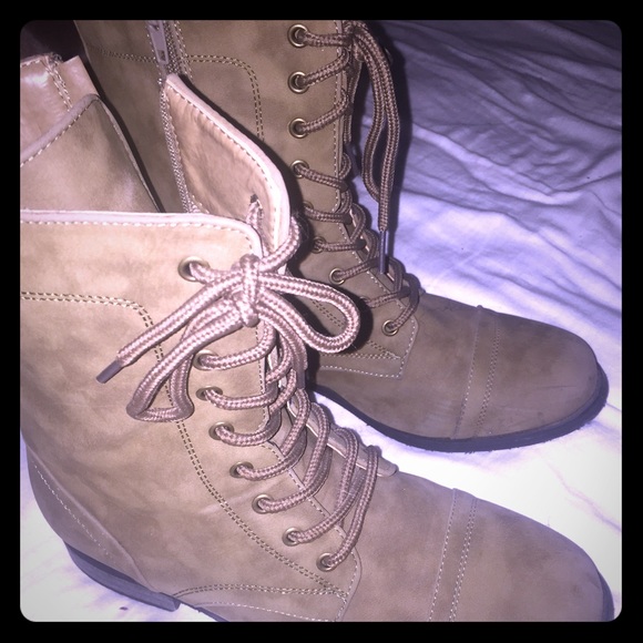 Combat boots