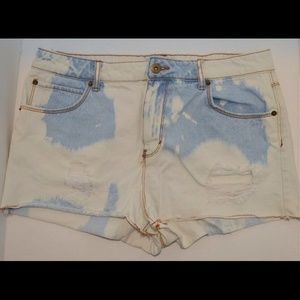 *Forever 21* distressed festival jean shorts 🌵⛺️