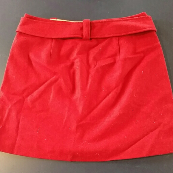 Adorable red wool skirt with brass buttons - Picture 2 of 4