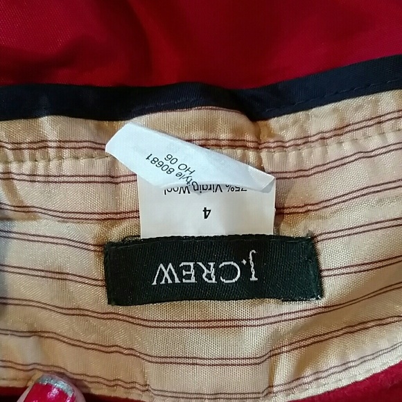 Adorable red wool skirt with brass buttons - Picture 4 of 4