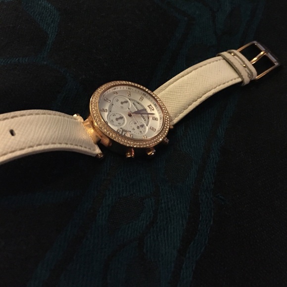 White leather band. Rose gold, no scratches. main image 4