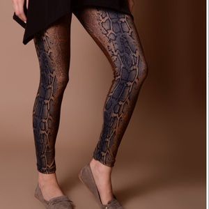 Snake skin print leggings