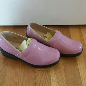 BRAND NEW IN BOX Lady Godiva clogs