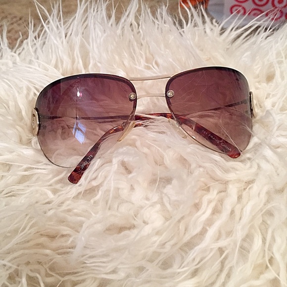 Cute shades! ; )