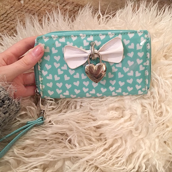Cute heart wristlet wallet!